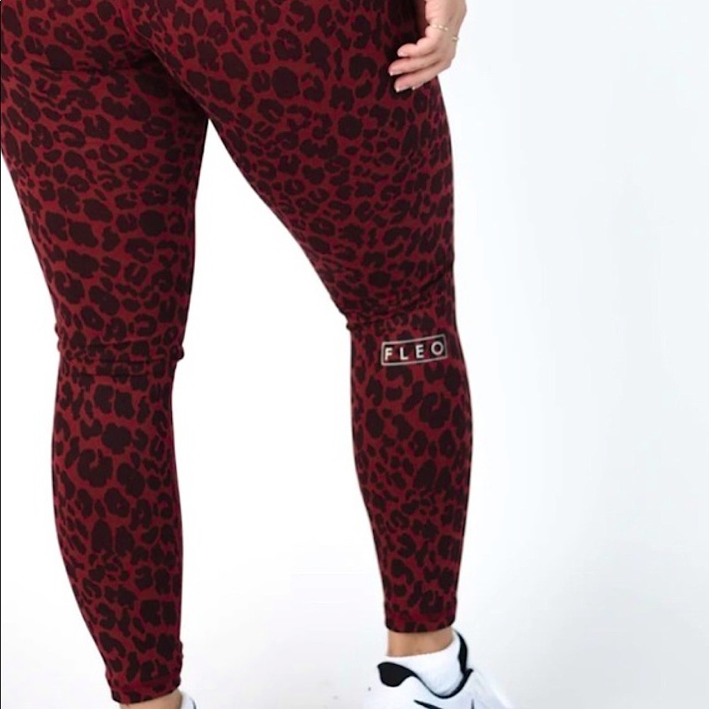 FLEO LEGGINGS EL TORO 25” DIVA ❤️ BNWT MEDIUM